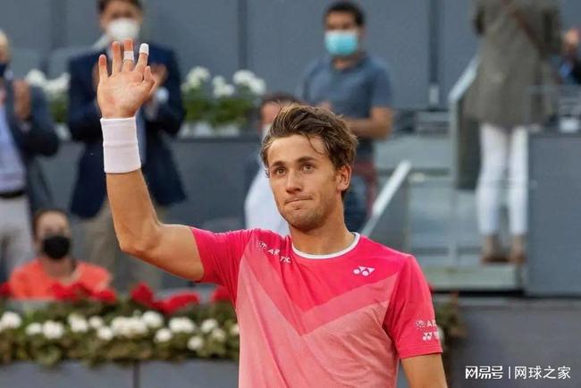 他在多个国 他在多个国