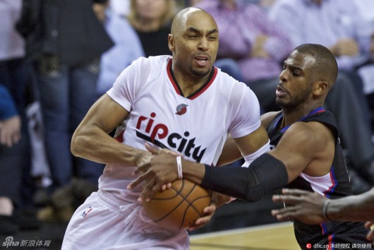 他利用稳健 他利用稳健