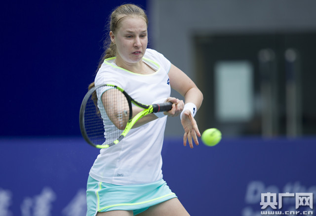 还凸显了一 还凸显了一