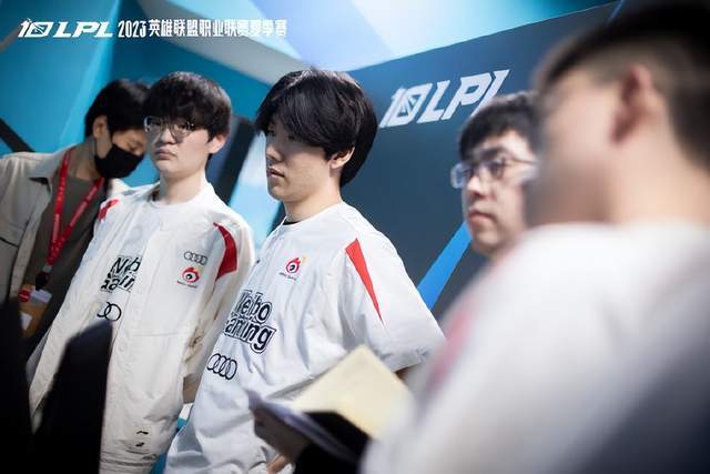 朋友更加亲 朋友更加亲